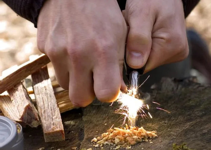 Firesteel et amadou - allumer un feu en bushcraft