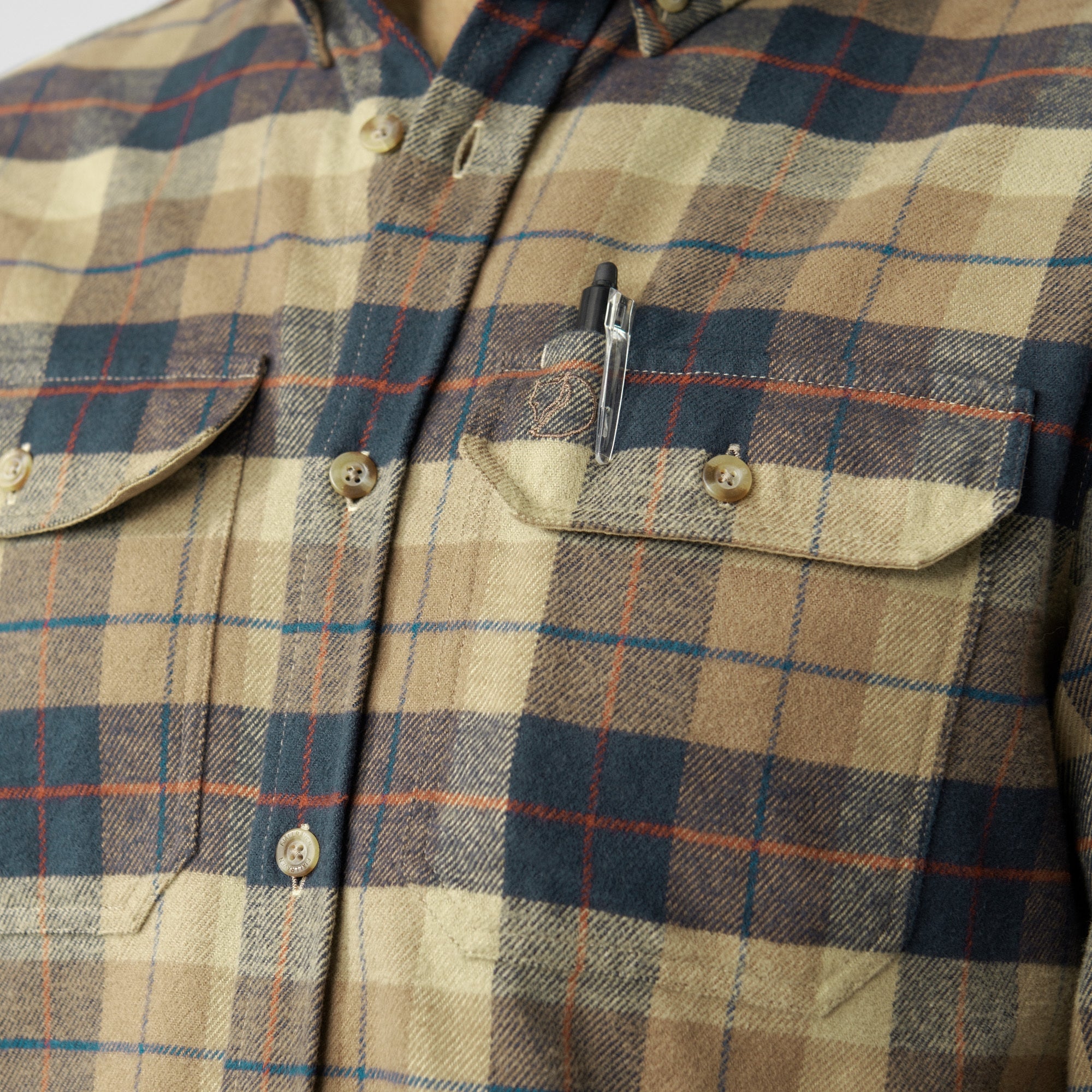 Chemise Singi Heavy Flannel Shirt - Chalk White/Dark Navy
